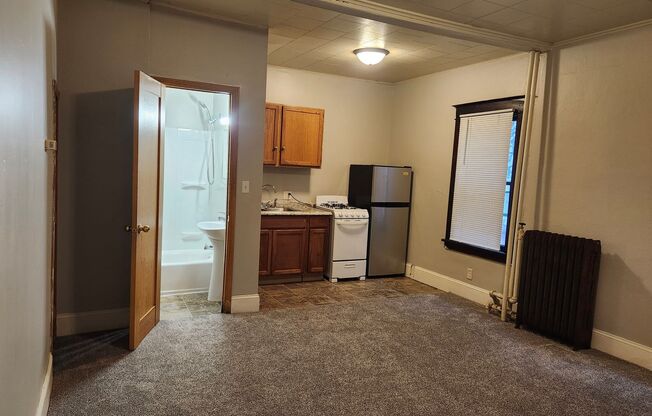 1 bed, 1 bath, 600 sqft, $825, Unit 1