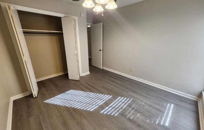 2 beds, 1 bath, 880 sqft, $775, Unit 109 Barton Street #08