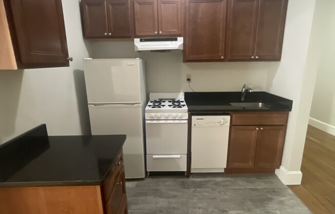 2 beds, 1 bath, $3,850, Unit 14