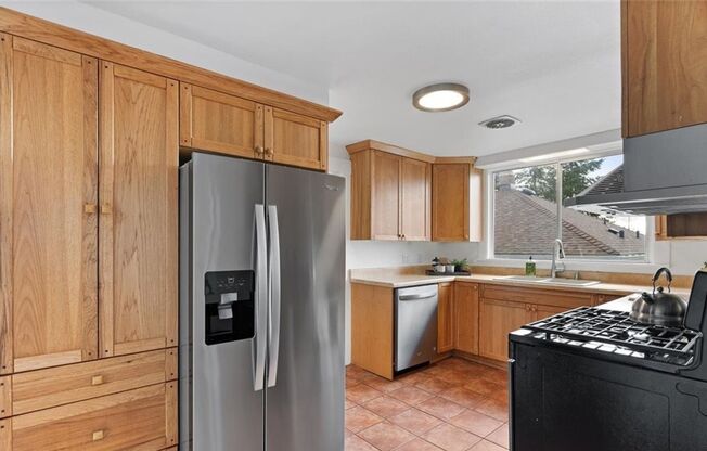 Highly Appealing Updated North End 4 Bedroom!