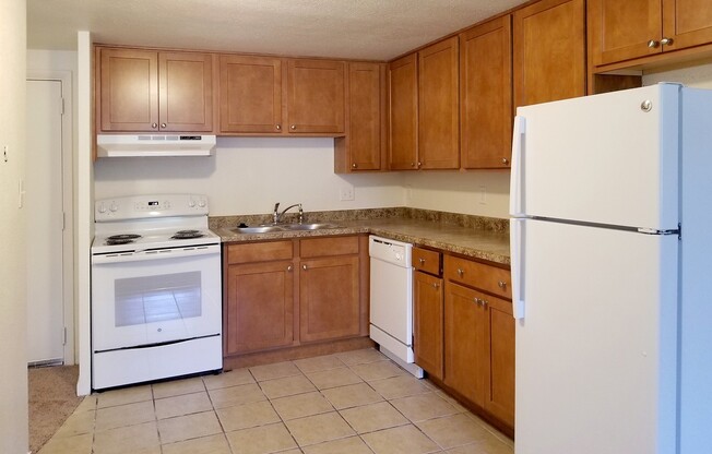 Great location off Leetsdale/Parker and Florida with lots of amenities such as AC, pool, hot tub, club house, washer/dryer in building.