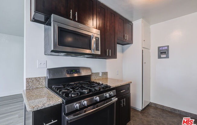 8976 CADILLAC AVE