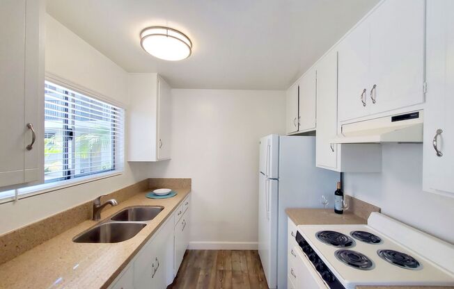 Versailles Apts.