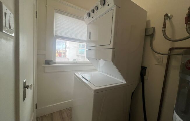 1 bed, 1 bath, 1,250 sqft, $2,350, Unit 721 E 1st St. + Parking8