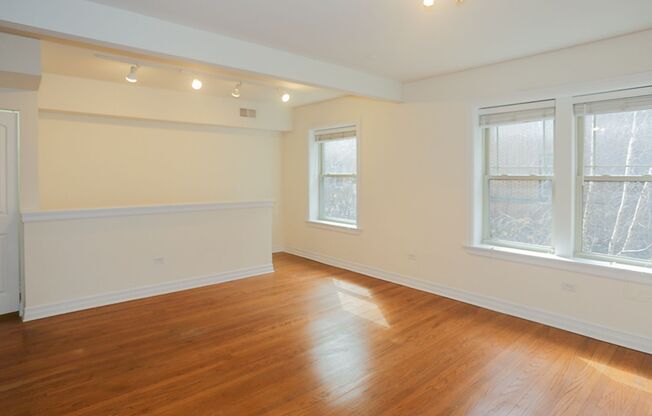 2 beds, 2 baths, 1,140 sqft, $3,150, Unit 3814S-1E