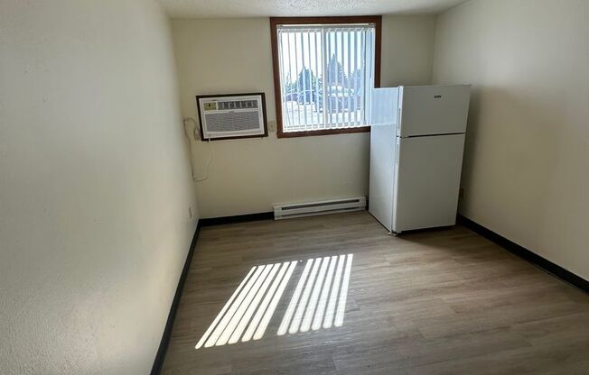 Studio, 1 bath, 200 sqft, $420, Unit 2537-12-B