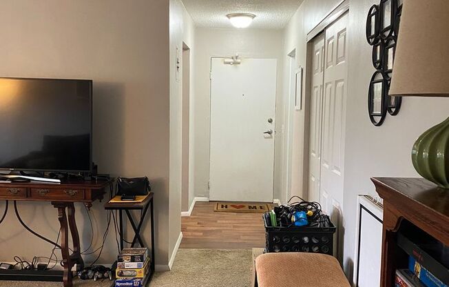 2 beds, 1 bath, 840 sqft, $1,595, Unit 301 BR