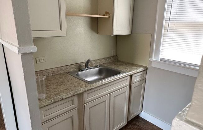 Highland - 1 bed 1 Bath - Freshly Painted
