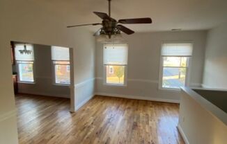 2 beds, 1 bath, 1,000 sqft, $1,250, Unit Unit 2 (upstairs)