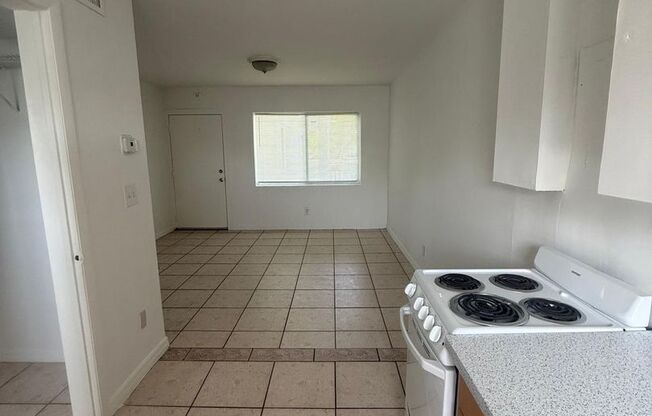 Studio, 1 bath, 306 sqft, $1,320, Unit 660-9