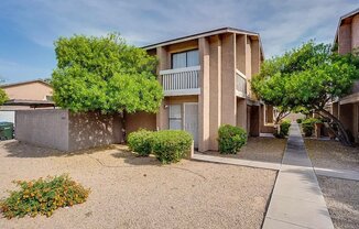 2845 E TRACY LN