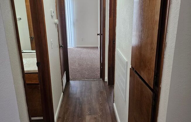 2 beds, 1 bath, $1,050, Unit A