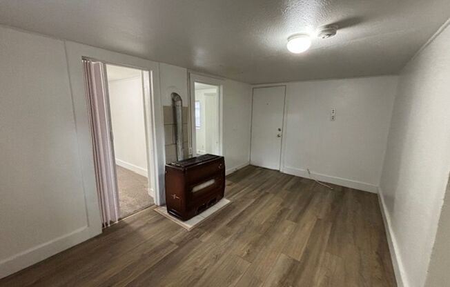 2 beds, 1 bath, $1,000, Unit PM-260-3 Unit 3