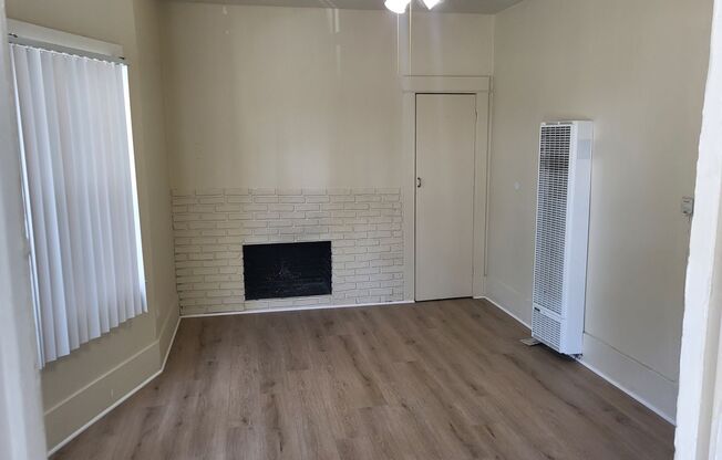 Studio, 1 bath, 325 sqft, $1,600, Unit 06