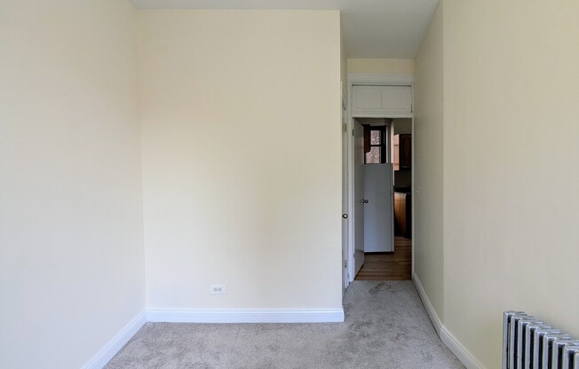 2 beds, 1 bath, $3,100, Unit 4B