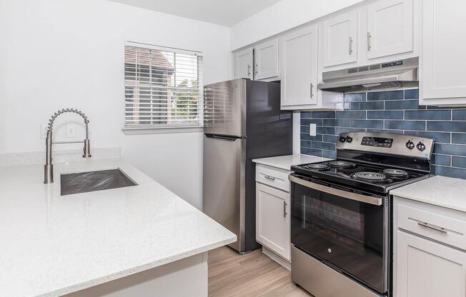 1 bed, 1 bath, 727 sqft, $1,127