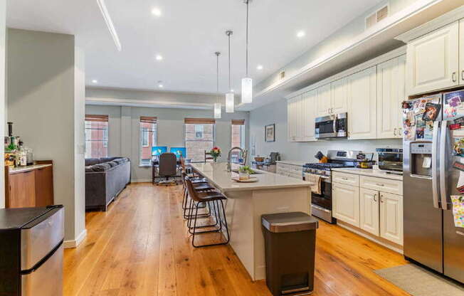 1319 N 6 ST