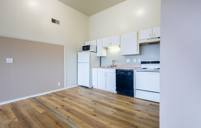 2 beds, 1 bath, 825 sqft, $1,169, Unit 3819 Jones St #107