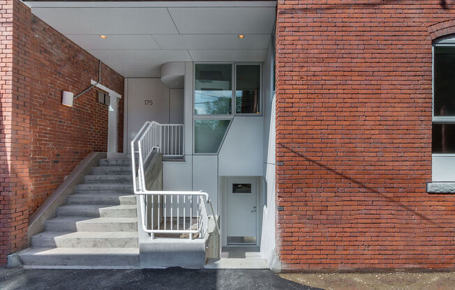 175 WESTERN AVE