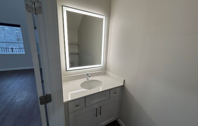 1 bed, 1.5 baths, 941 sqft, $1,695, Unit 224 - L1085 LOFT