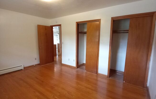 2 beds, 1 bath, 903 sqft, $1,250, Unit B-2