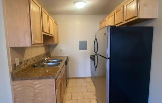 2 beds, 1 bath, 890 sqft, $1,250, Unit 111r