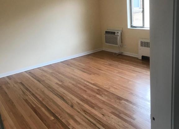 2 beds, 1 bath, 950 sqft, $1,595