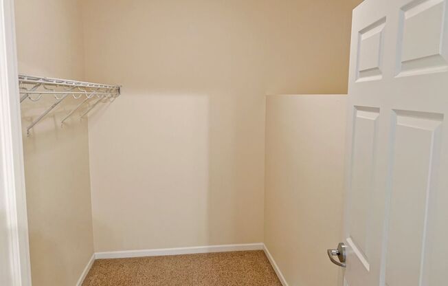 2 beds, 1 bath, 974 sqft, $1,175, Unit 705-123