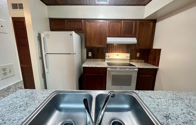 Two bedroom two bath townhome near UCF and Research Park!