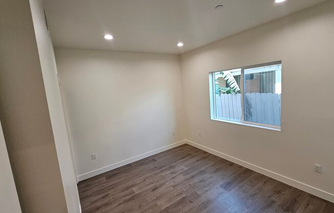 339 N HARVARD BLVD