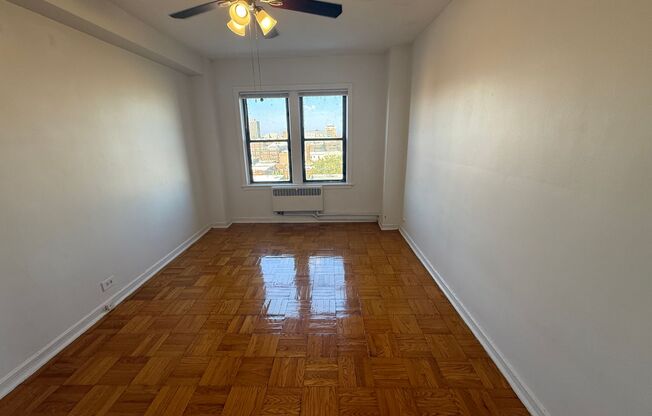 3 beds, 1 bath, 1,000 sqft, $2,195, Unit 1607