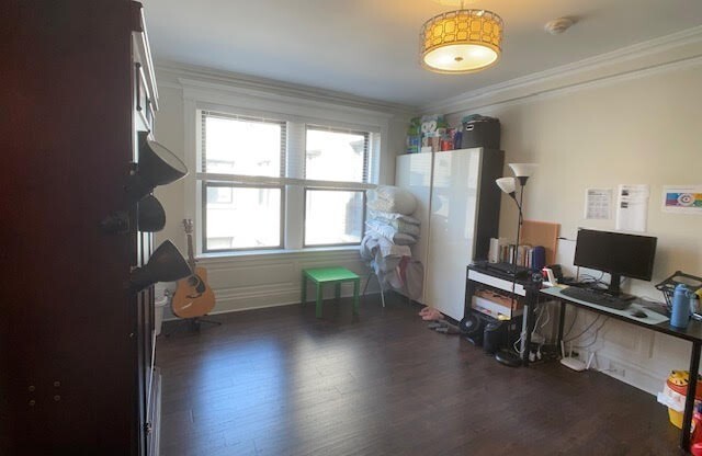 Studio, 1 bath, 350 sqft, $2,400, Unit 87