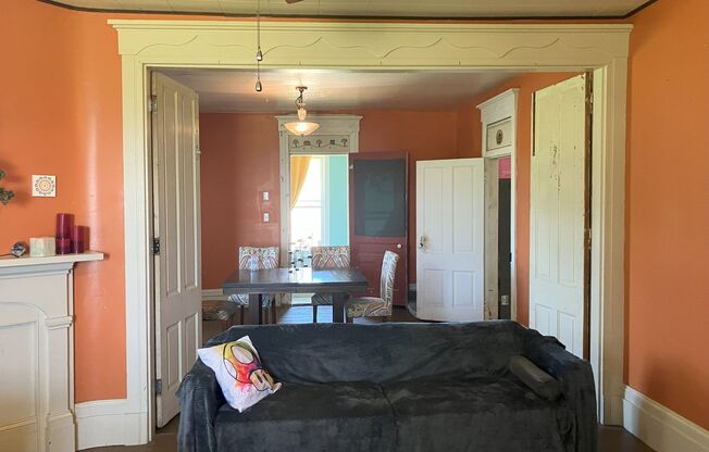 1009 Muddy Creek Forks Rd