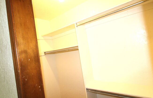 2 beds, 1 bath, 850 sqft, $850, Unit 11B