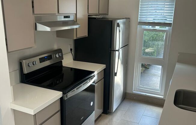 515 - 328 Highland Ave