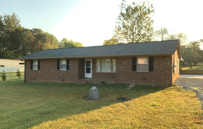 3 beds, 2 baths, $1,400