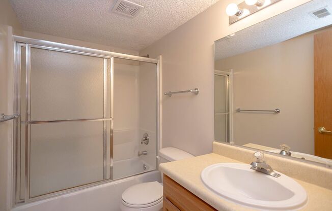 2 beds, 1.5 baths, 967 sqft, $1,130, Unit B-105