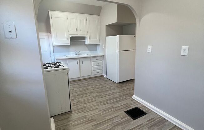 2 beds, 1 bath, $950, Unit Unit 2