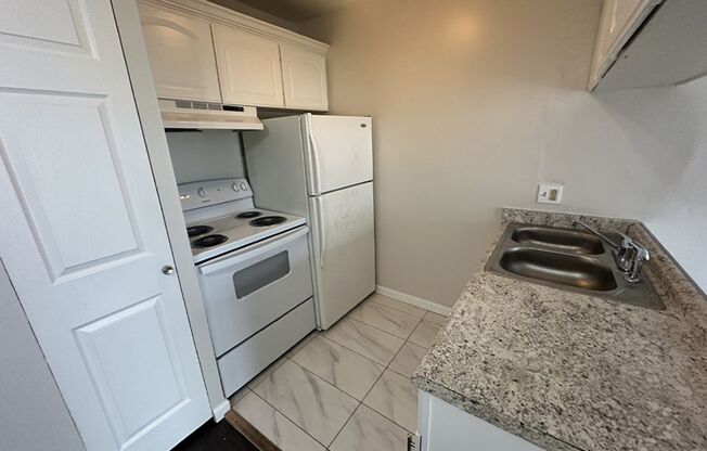 1 bed, 1 bath, 560 sqft, $825, Unit 605-22