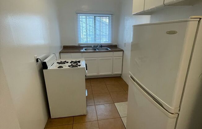 Pinnacle Apex Holdings LLC-1827 W SUNSET