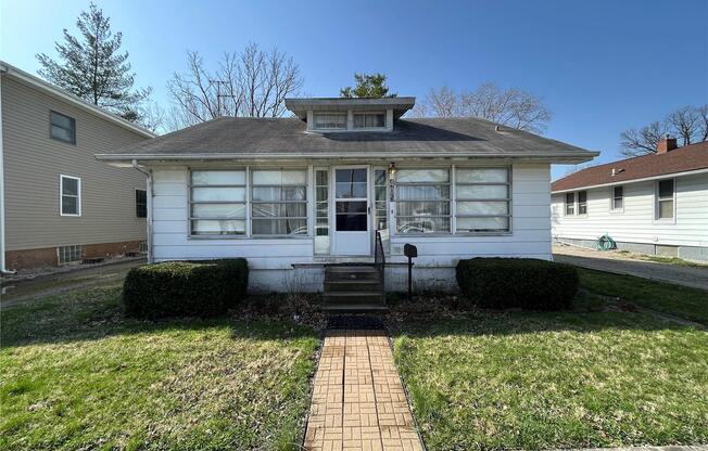 405 E 4 ST