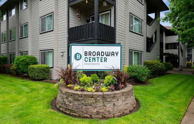 Broadway Center | Exterior