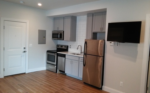 Studio, 1 bath, 340 sqft, $1,095, Unit 2-2