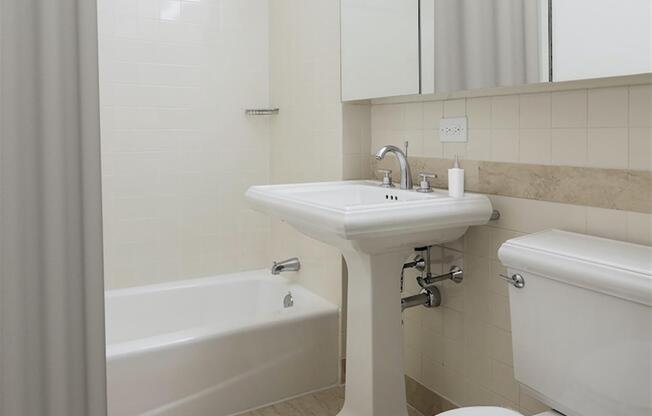 1 bed, 1 bath, $4,595, Unit 7I