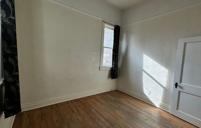 1 bed, 1 bath, $950, Unit Apt. 4