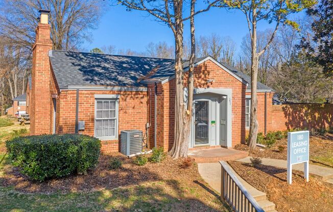 New Management, New Lifestyle – Luxurious Apartments available at Scarlet Pointe, Minutes from Uptown Charlotte