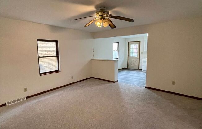 2 beds, 1 bath, $1,100, Unit Unit #1