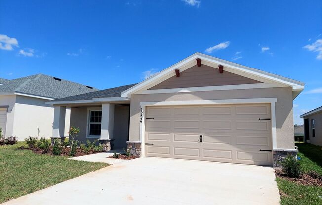 Beautiful 4 Bedroom, 2 Bathroom House