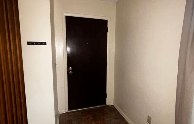 2 beds, 1 bath, $1,195, Unit 2