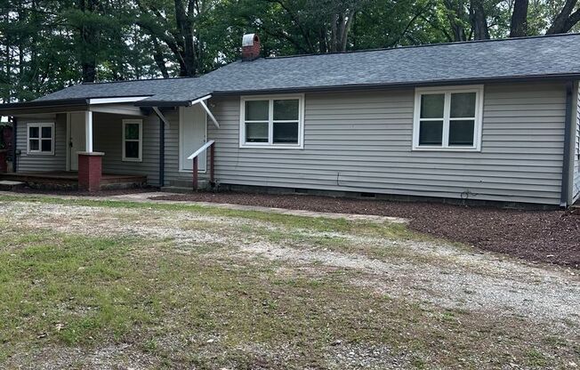 Private ranch with spacious yard! Can accommodate 5 bedrooms!